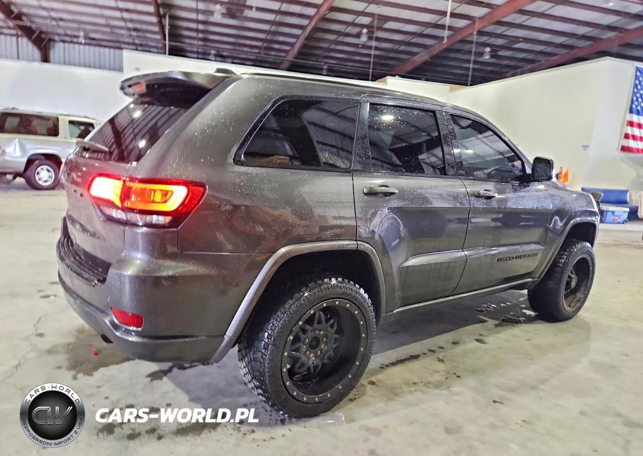 2018 Jeep Grand Cherokee Laredo VIN:1C4RJEAG7JC442626 - 3