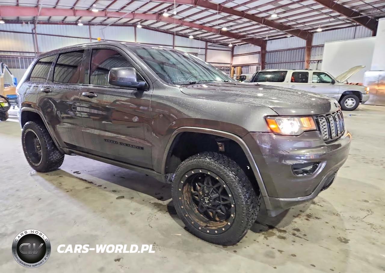 2018 Jeep Grand Cherokee Laredo VIN:1C4RJEAG7JC442626 - 4