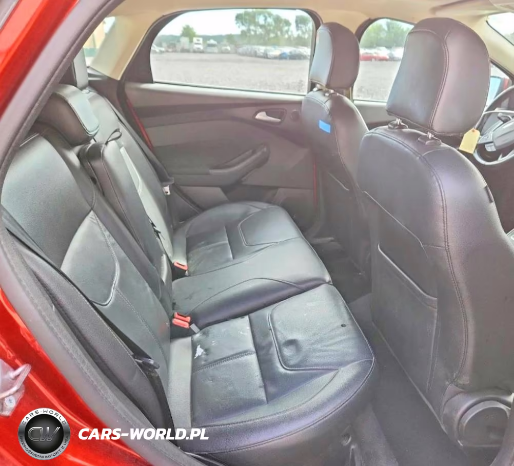 2018 Ford Focus Titanium VIN:1FADP3N2XJL313958 - 10