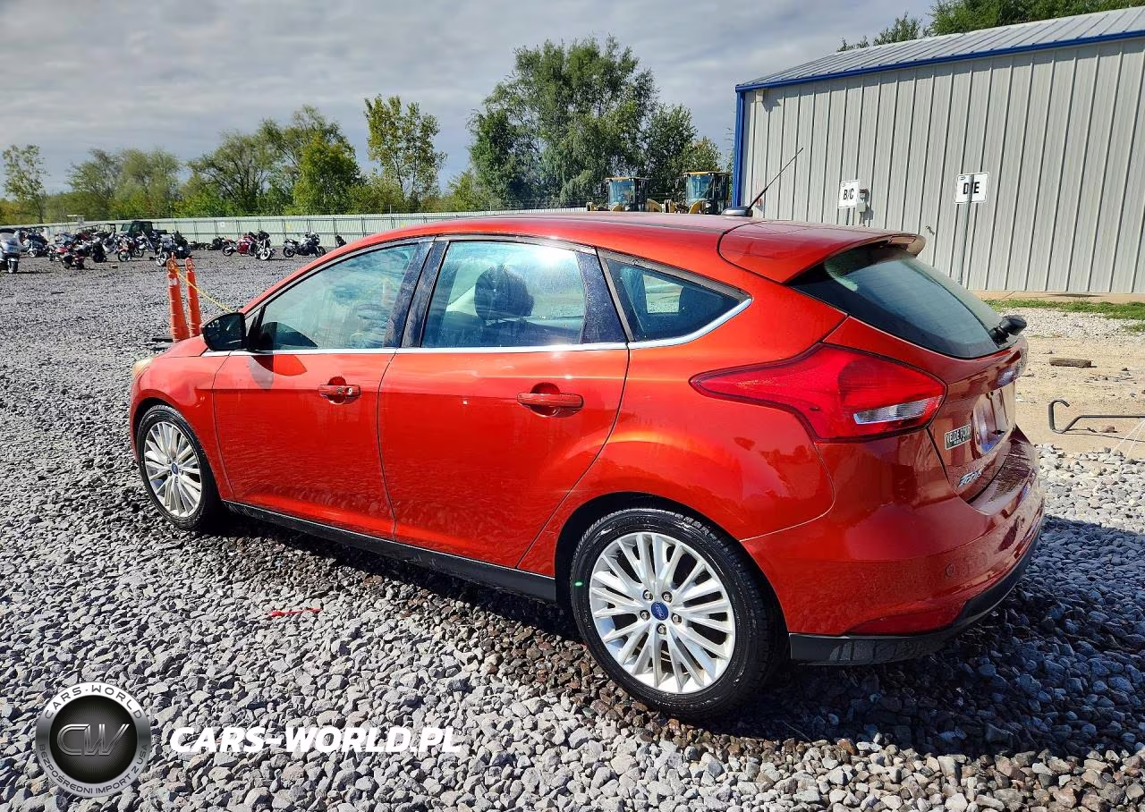 2018 Ford Focus Titanium VIN:1FADP3N2XJL313958 - 2