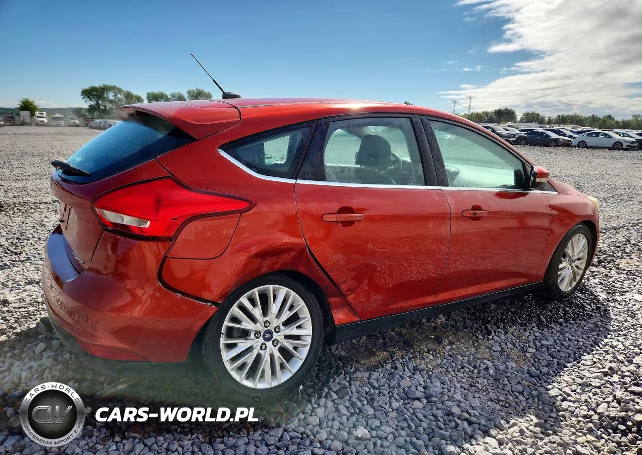 2018 Ford Focus Titanium VIN:1FADP3N2XJL313958 - 3