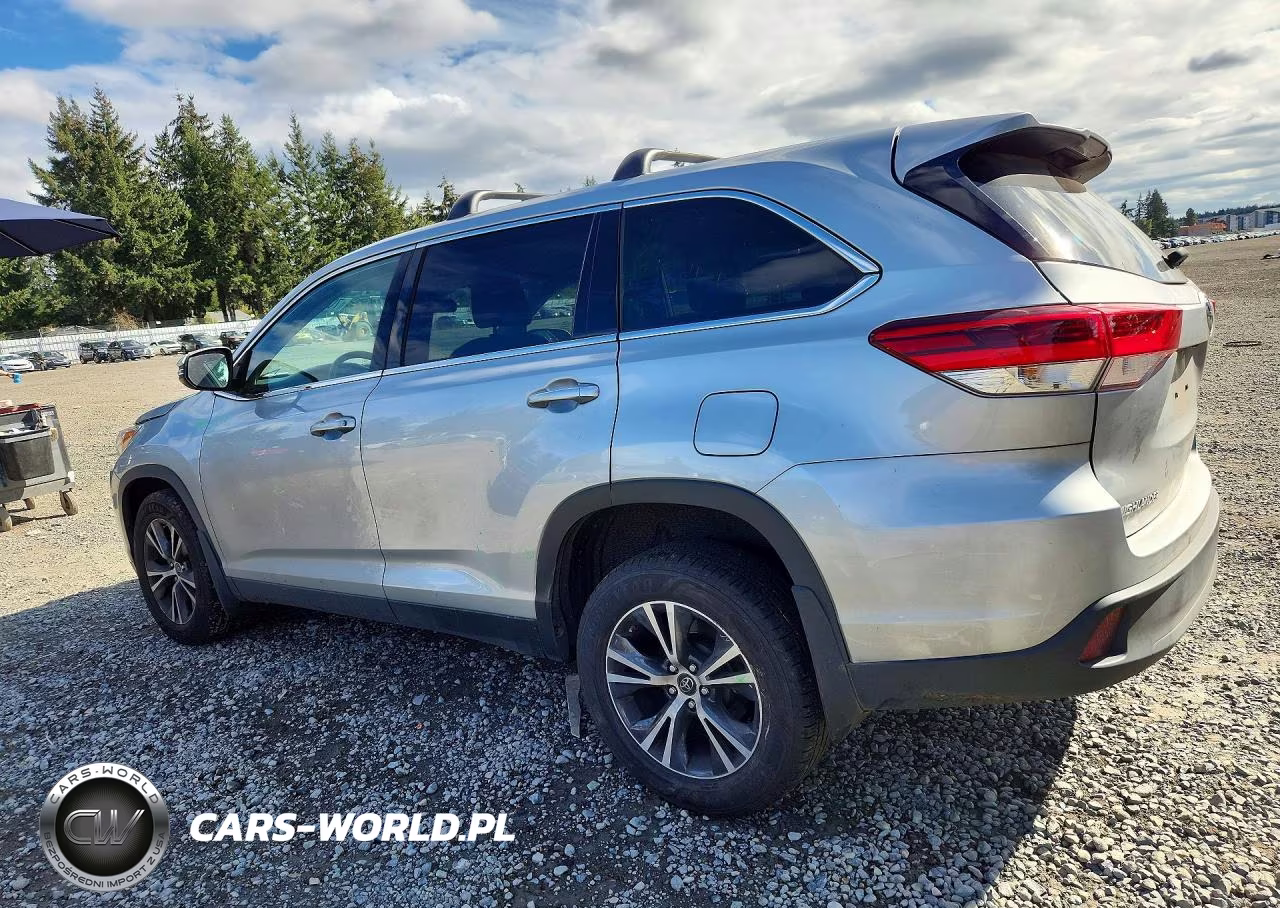 2019 Toyota Highlander Le VIN:5TDBZRFH9KS984832 - 2