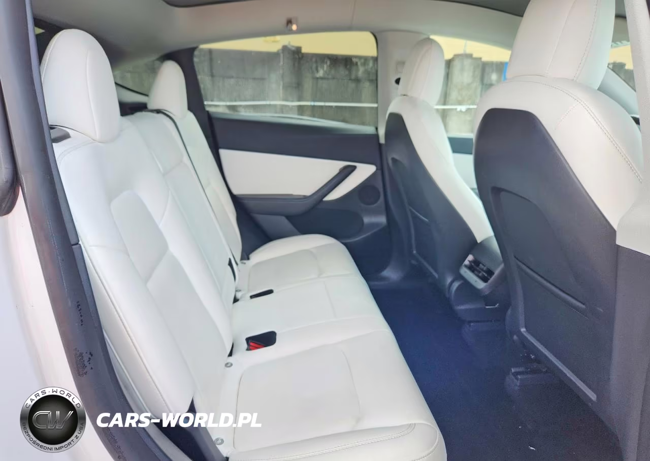 2022 Tesla Model Y VIN:7SAYGDEF4NF322736 - 10