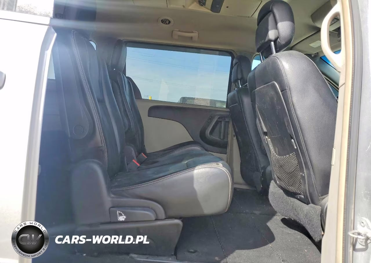 2012 Chrysler Town & Country Touring VIN:2C4RC1BG2CR286846 - 11