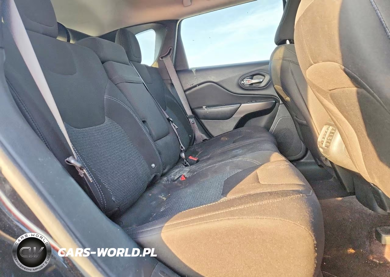 2019 Jeep Cherokee Latitude VIN:1C4PJLCB0KD164550 - 11