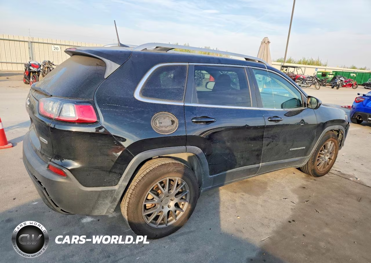 2019 Jeep Cherokee Latitude VIN:1C4PJLCB0KD164550 - 3