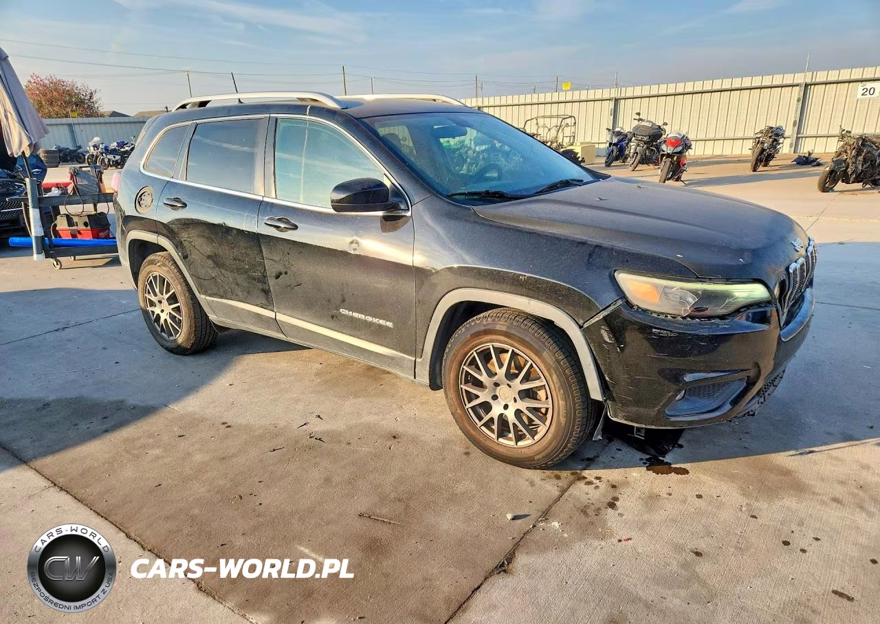 2019 Jeep Cherokee Latitude VIN:1C4PJLCB0KD164550 - 4