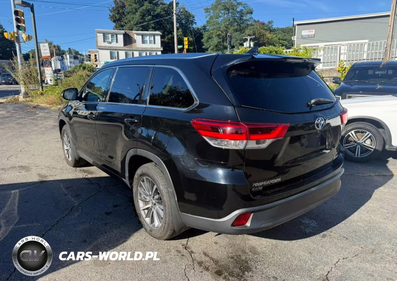 2019 Toyota Highlander Xle VIN:5TDJZRFH7KS980614 - 2