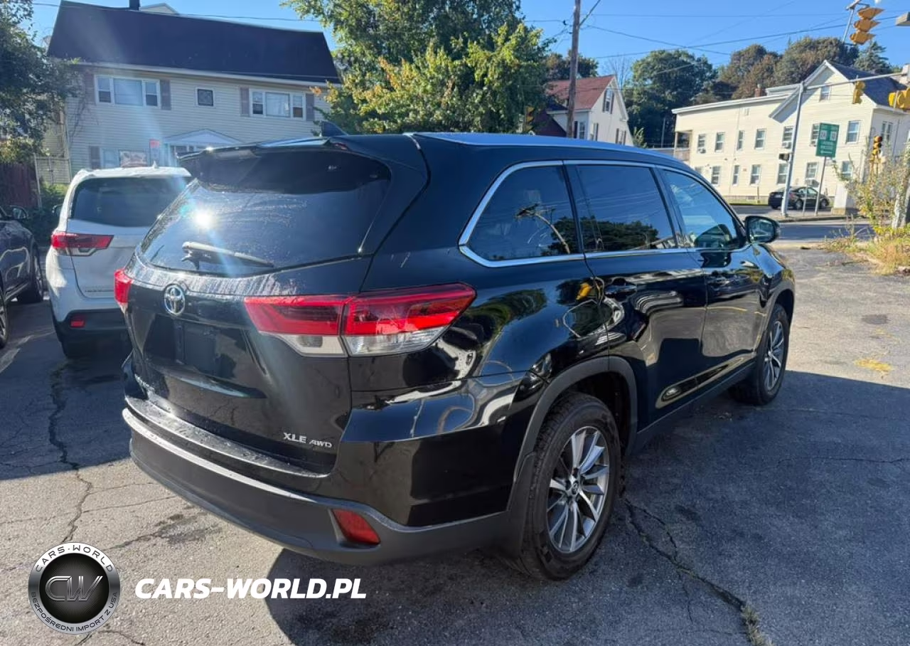 2019 Toyota Highlander Xle VIN:5TDJZRFH7KS980614 - 3
