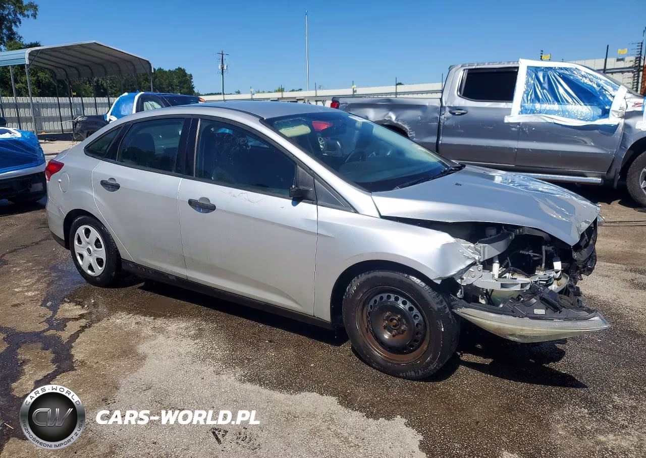 2016 Ford Focus S VIN:1FADP3E23GL377803 - 4