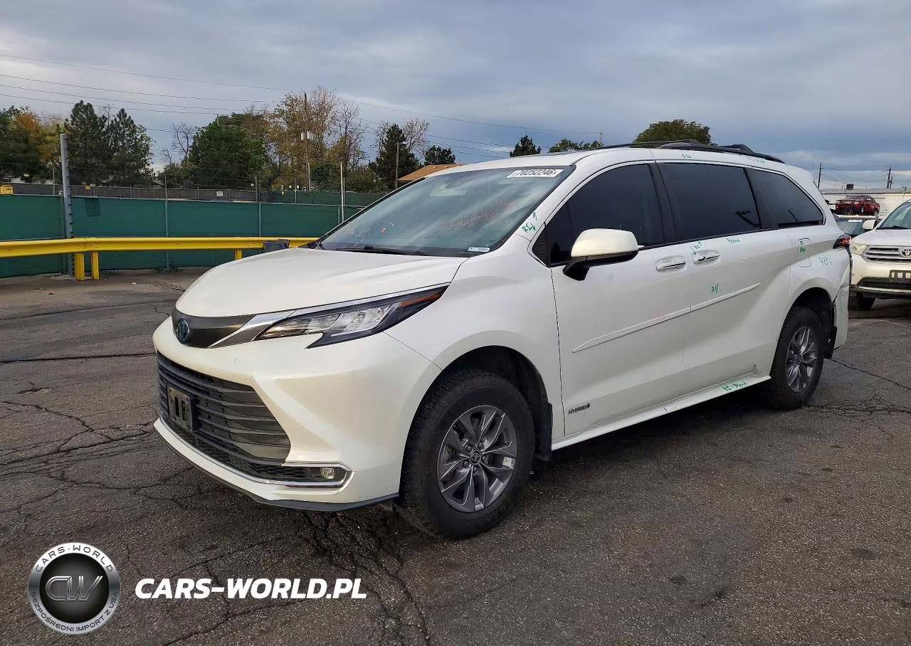 2021 Toyota Sienna Xle
