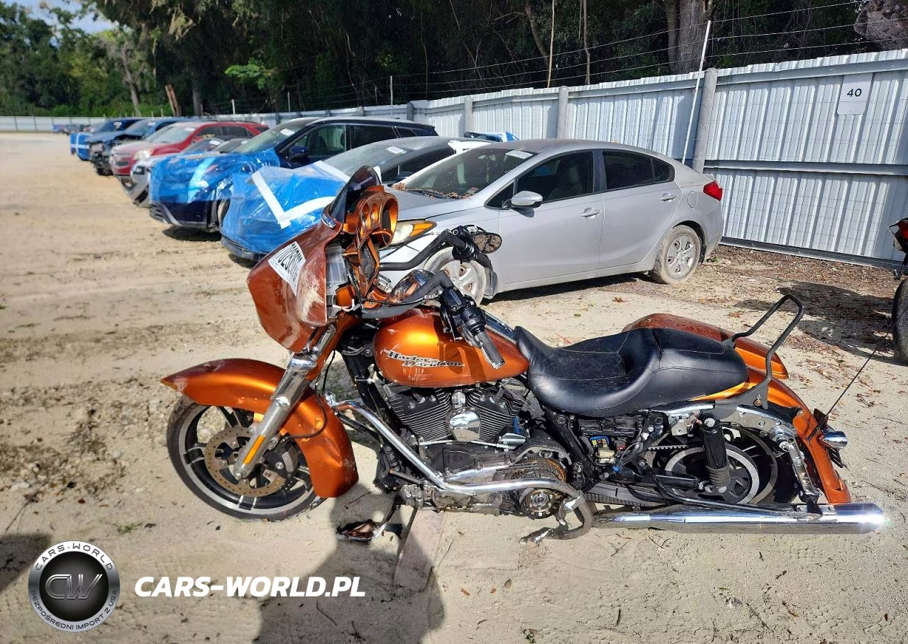 2014 Harley-Davidson Flhx Street Glide VIN:1HD1KBM12EB686808 - 3
