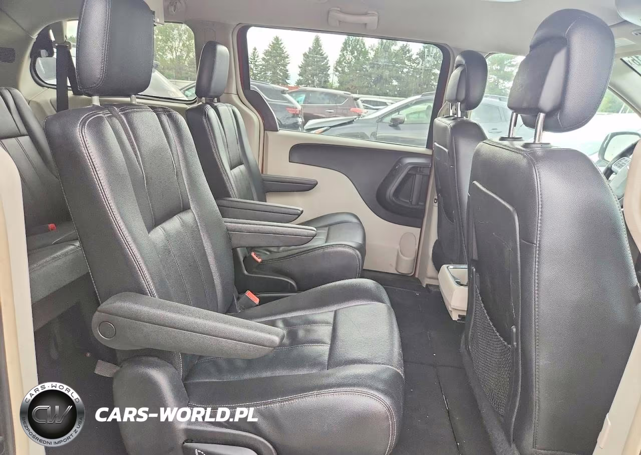 2014 Chrysler Town & Country Touring VIN:2C4RC1BGXER171317 - 11