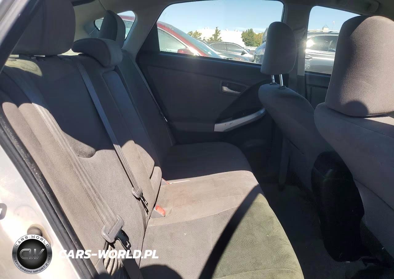 2015 Toyota Prius Two VIN:JTDKN3DU1F2003169 - 10