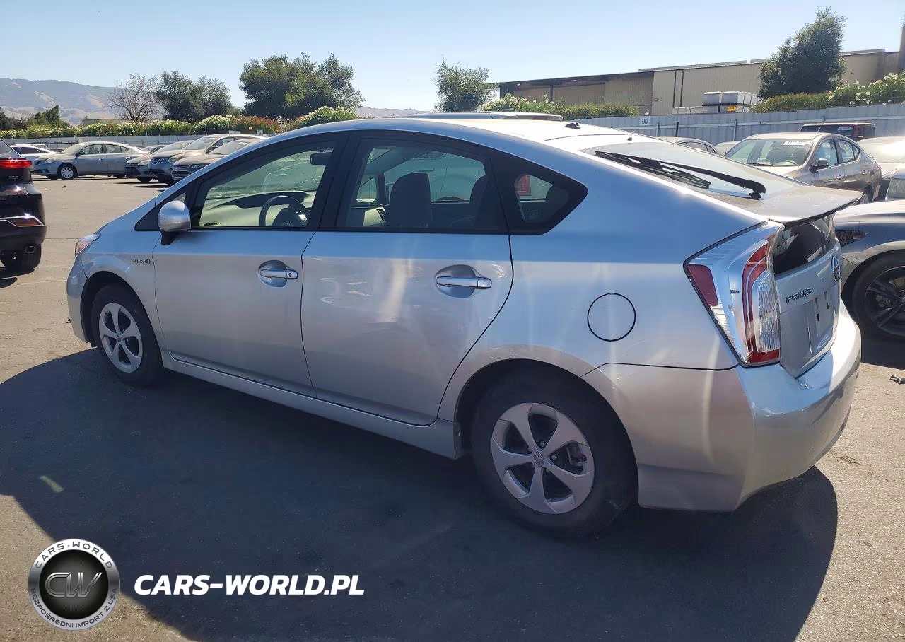 2015 Toyota Prius Two VIN:JTDKN3DU1F2003169 - 2
