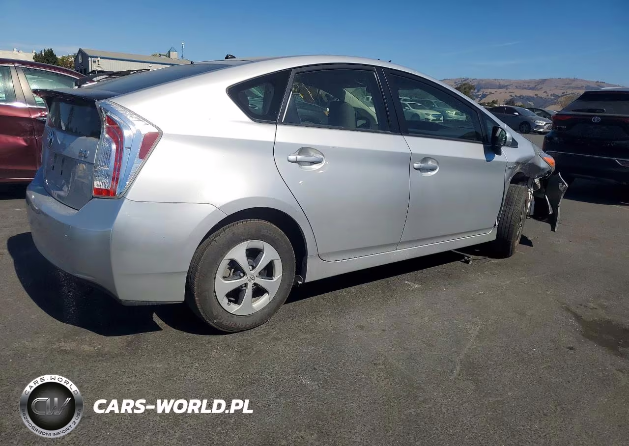 2015 Toyota Prius Two VIN:JTDKN3DU1F2003169 - 3