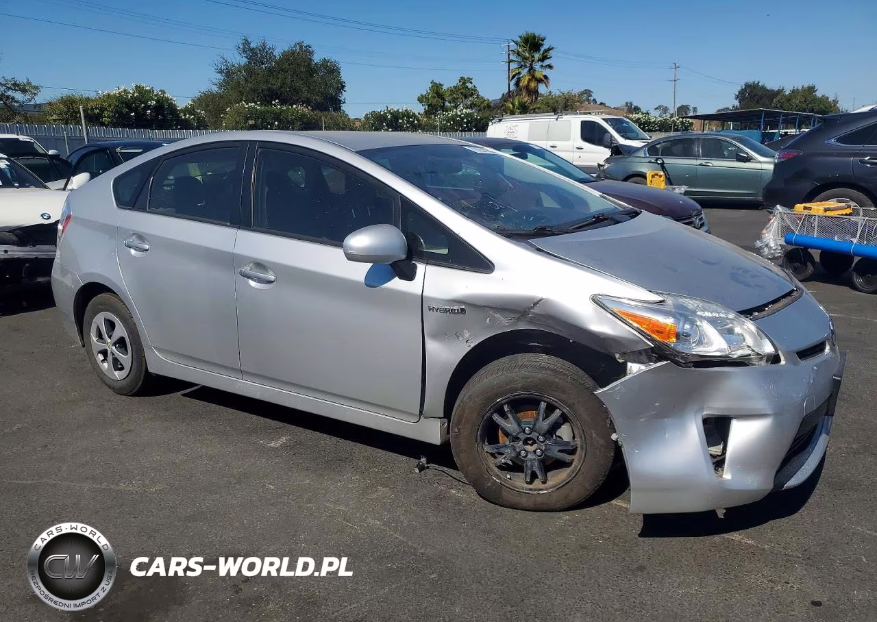 2015 Toyota Prius Two VIN:JTDKN3DU1F2003169 - 4