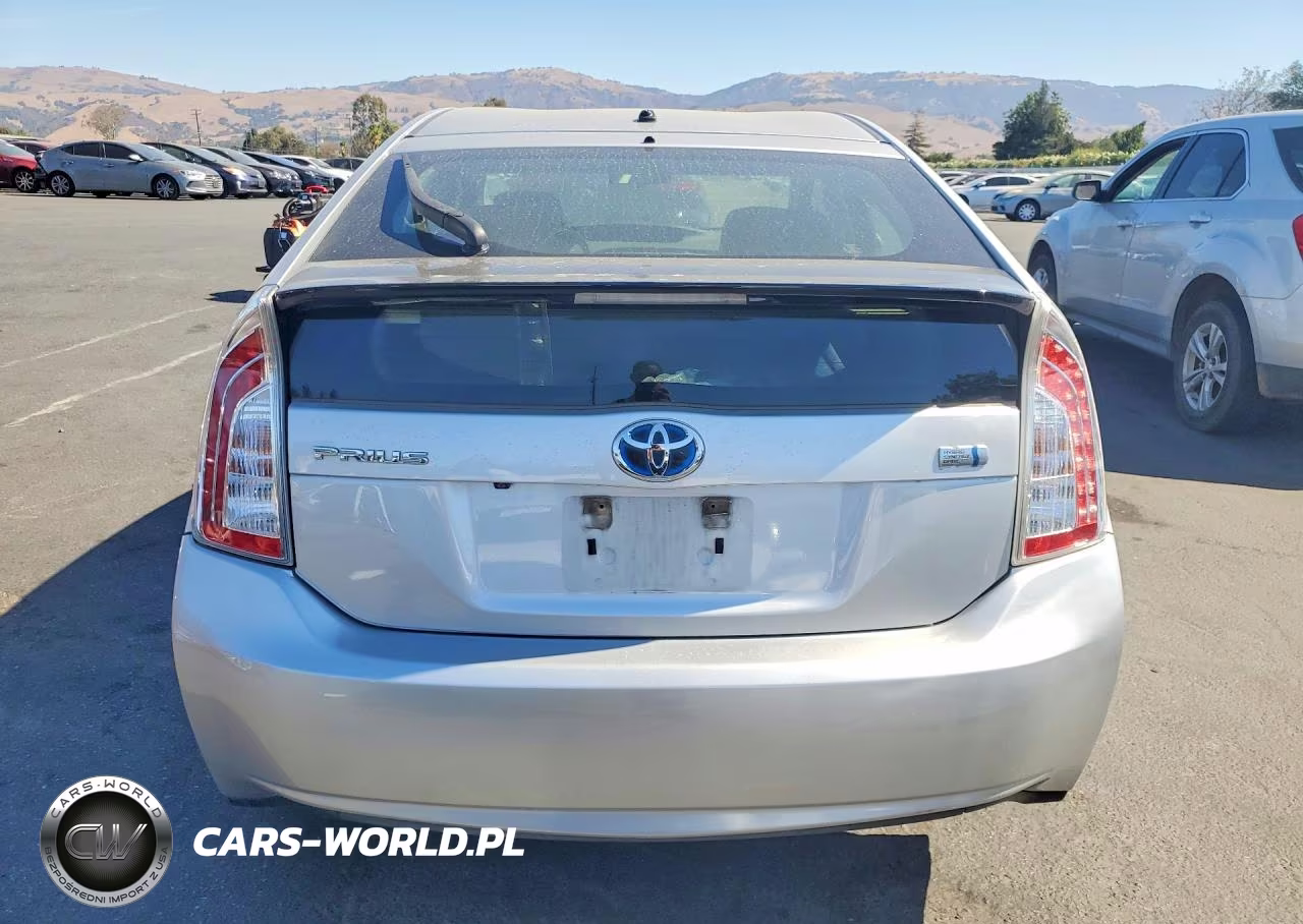 2015 Toyota Prius Two VIN:JTDKN3DU1F2003169 - 6