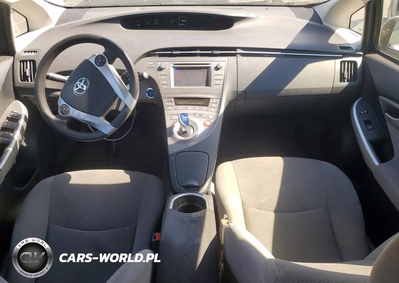 2015 Toyota Prius Two VIN:JTDKN3DU1F2003169 - 8