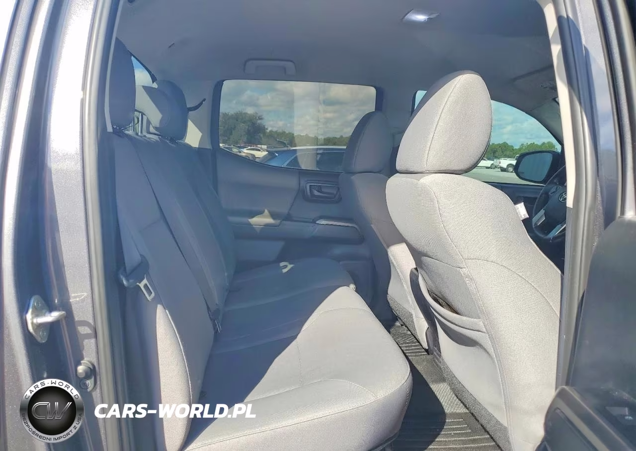 2018 Toyota Tacoma Double Cab VIN:5TFAZ5CN7JX060896 - 10