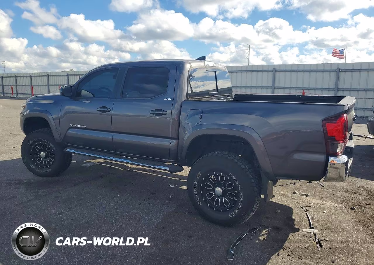 2018 Toyota Tacoma Double Cab VIN:5TFAZ5CN7JX060896 - 2