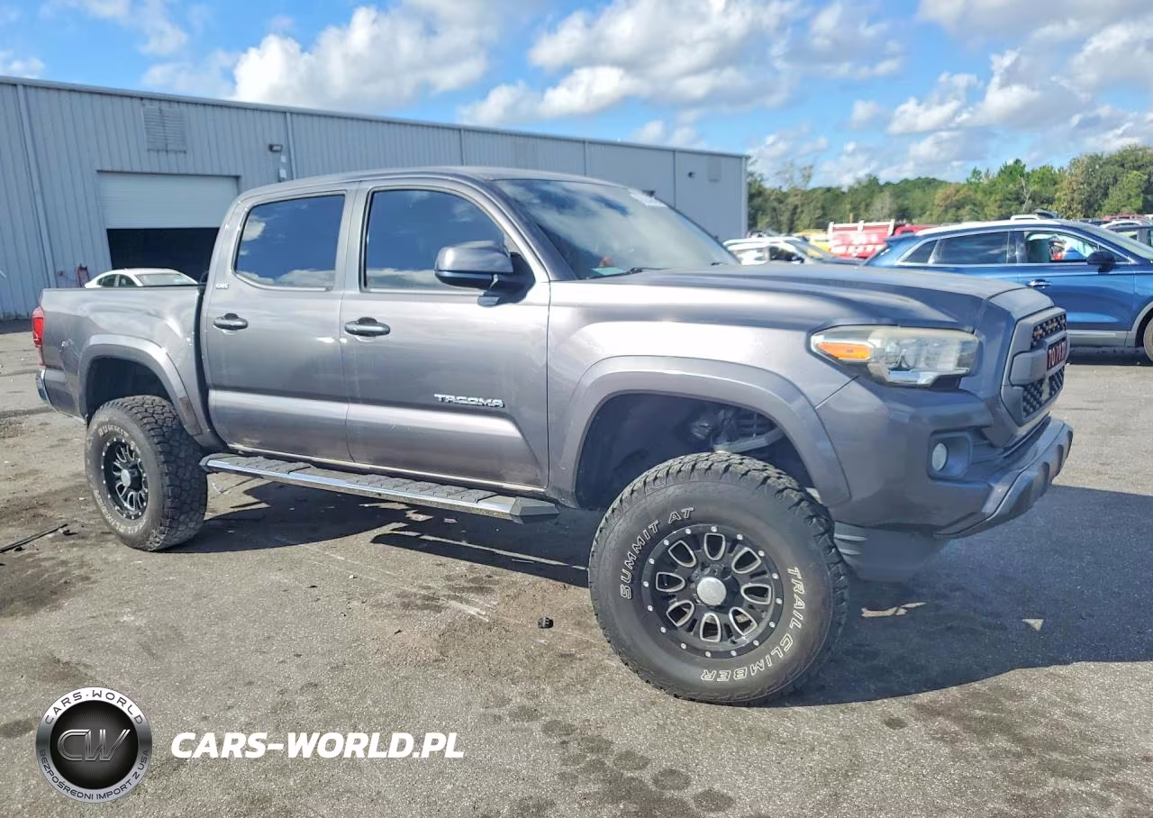 2018 Toyota Tacoma Double Cab VIN:5TFAZ5CN7JX060896 - 4