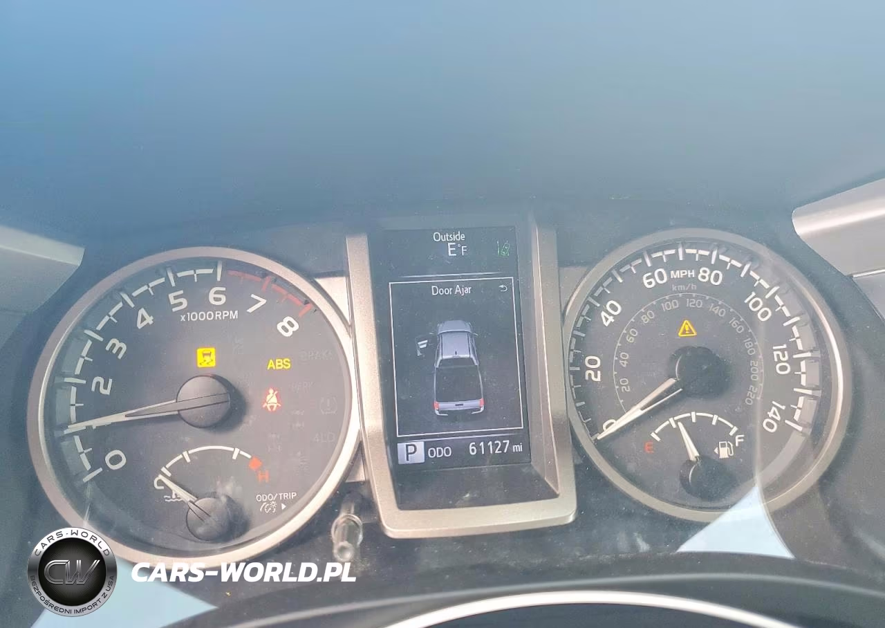 2018 Toyota Tacoma Double Cab VIN:5TFAZ5CN7JX060896 - 9