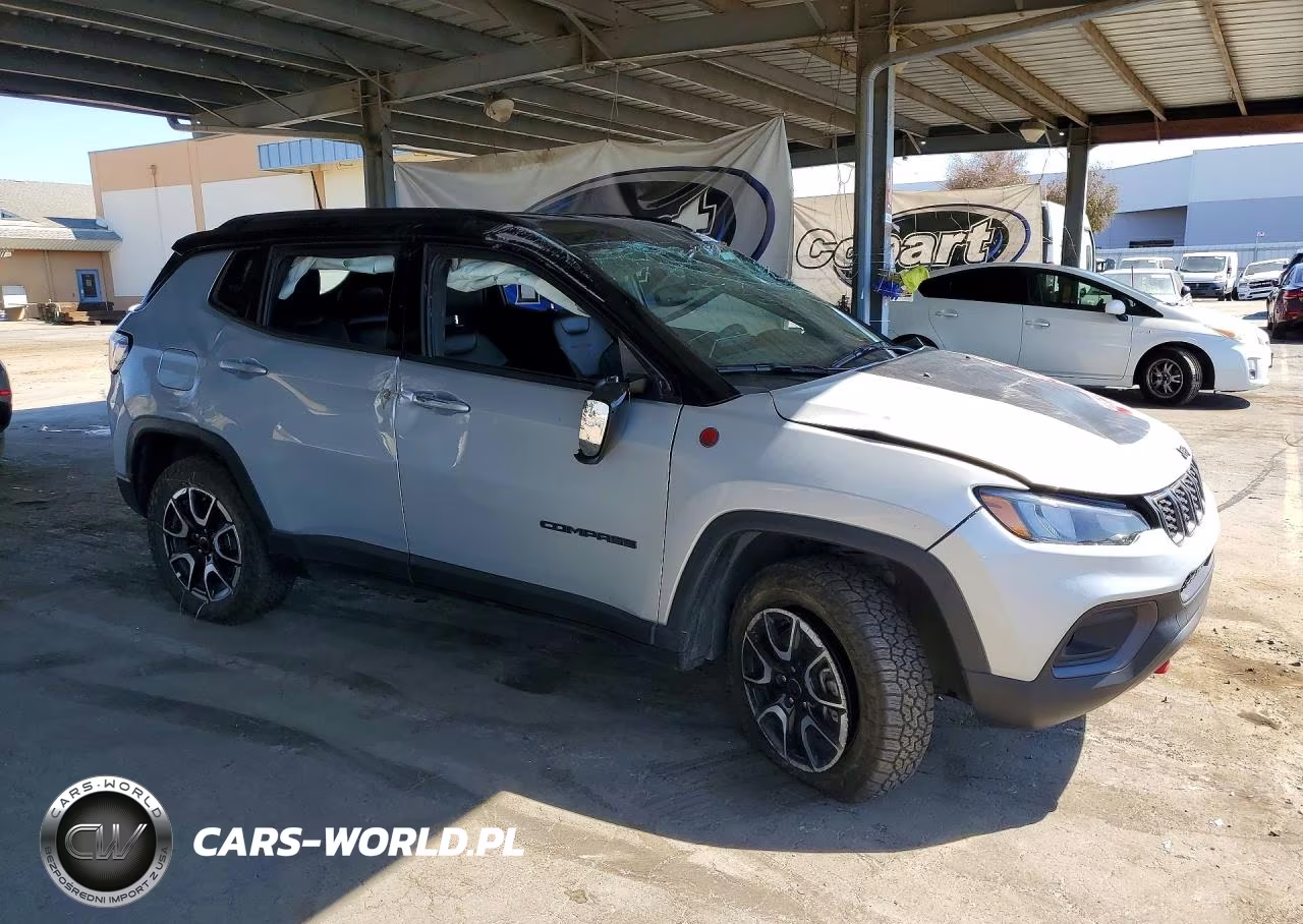 2025 Jeep Compass Trailhawk VIN:3C4NJDDN0ST570148 - 4
