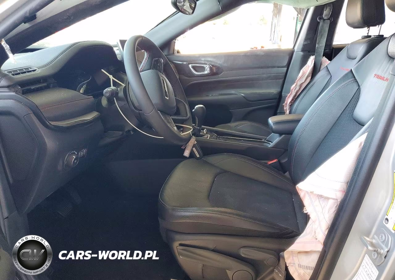 2025 Jeep Compass Trailhawk VIN:3C4NJDDN0ST570148 - 7