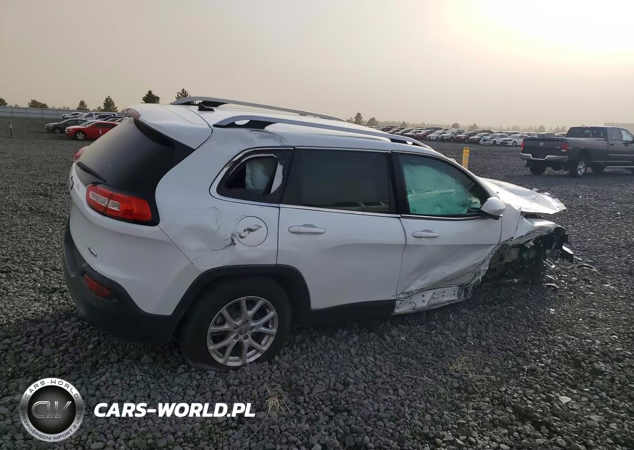 2014 Jeep Cherokee Latitude VIN:1C4PJMCS3EW272756 - 3