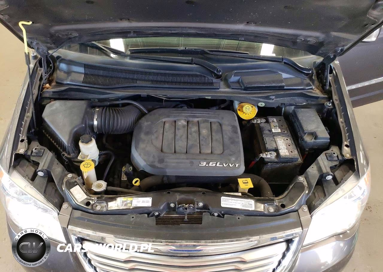 2015 Chrysler Town & Country Touring L VIN:2C4RC1CG2FR589872 - 12