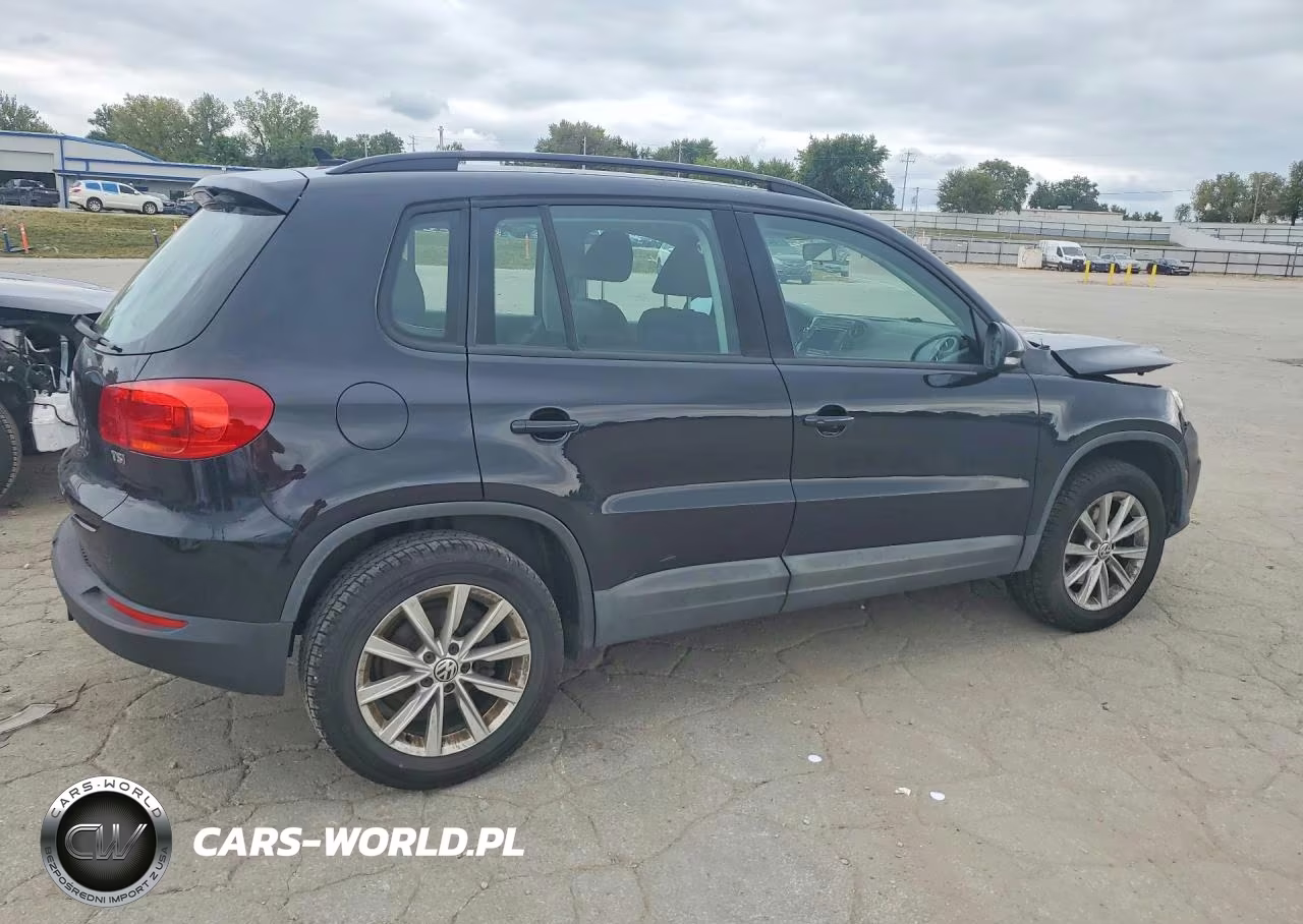 2017 Volkswagen Tiguan S VIN:WVGAV7AXXHK043184 - 3