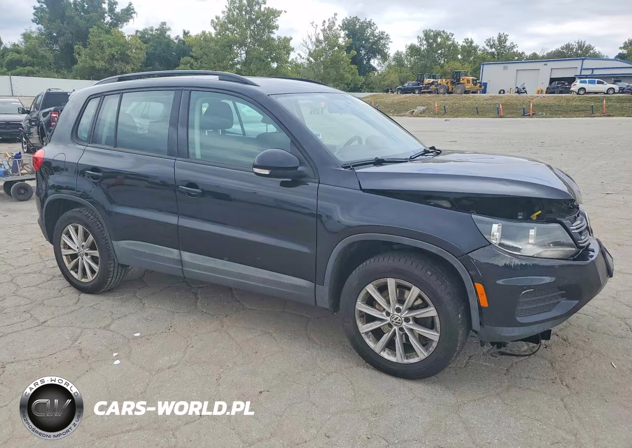 2017 Volkswagen Tiguan S VIN:WVGAV7AXXHK043184 - 4