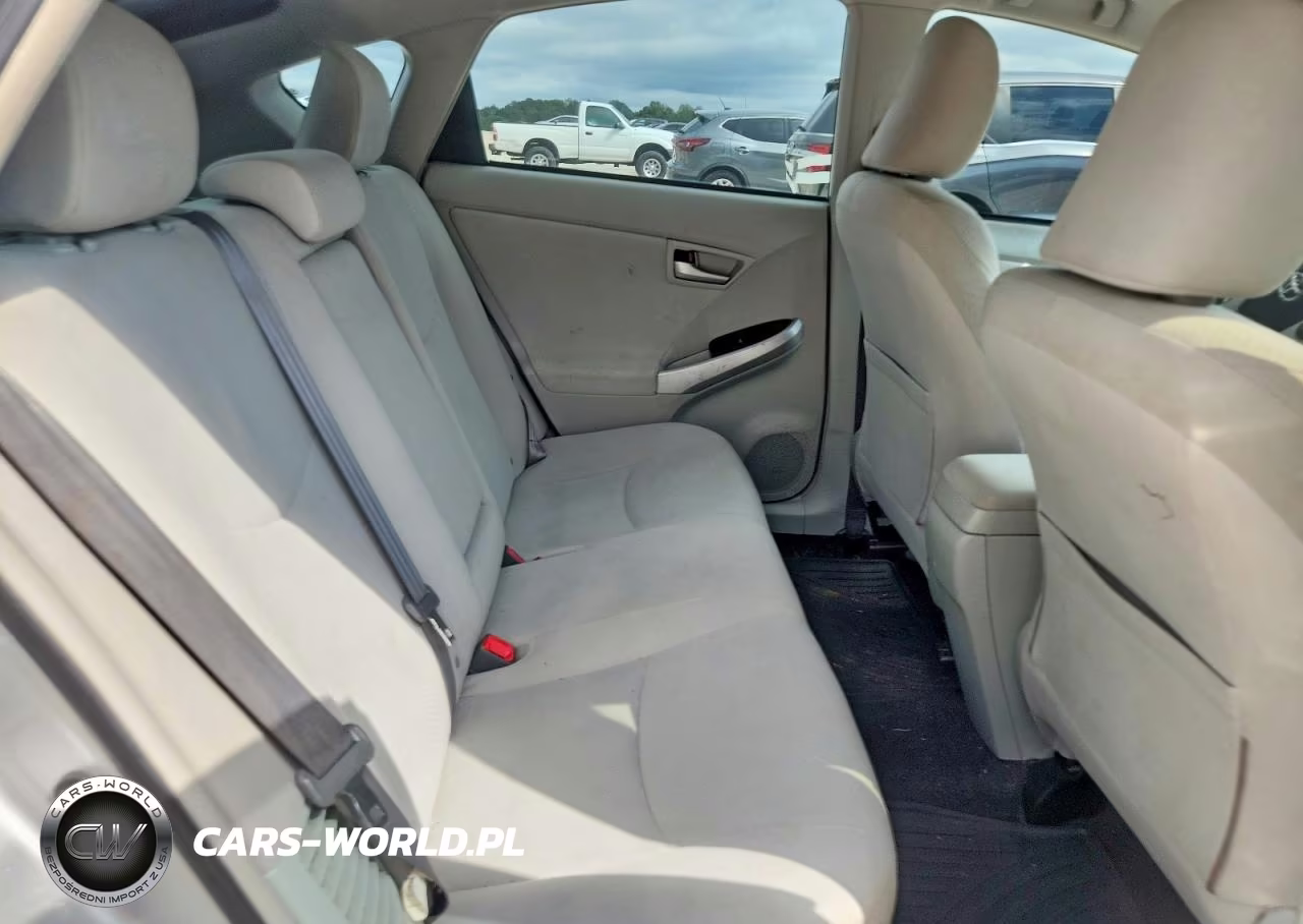 2013 Toyota Prius Two VIN:JTDKN3DU7D5640806 - 10