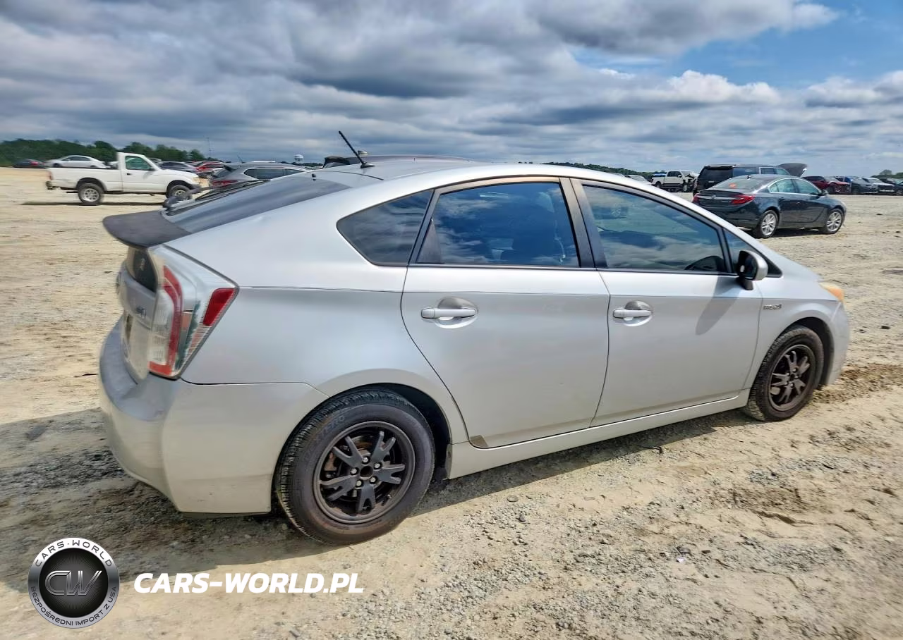 2013 Toyota Prius Two VIN:JTDKN3DU7D5640806 - 3