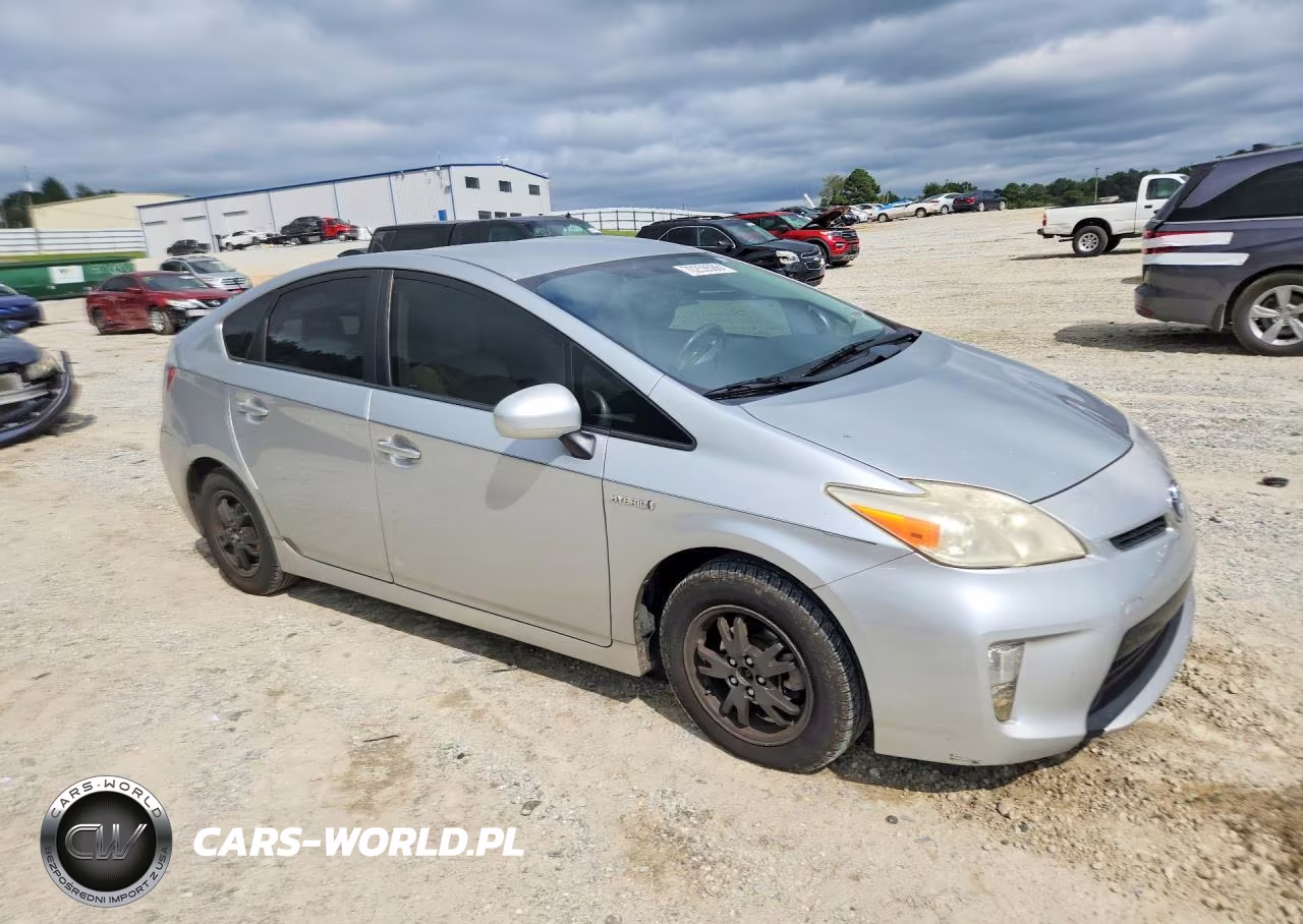 2013 Toyota Prius Two VIN:JTDKN3DU7D5640806 - 4