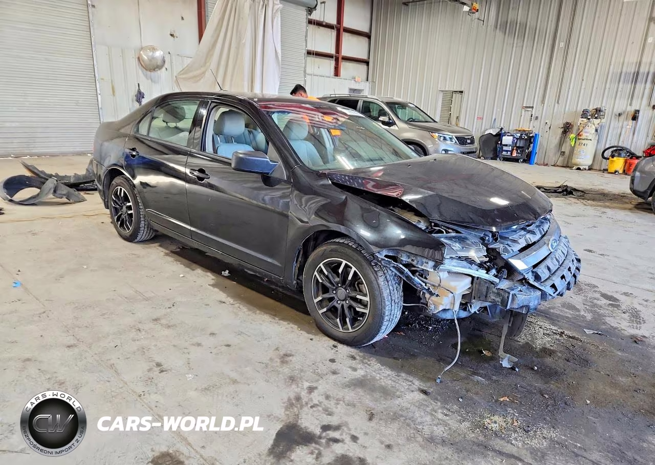 2011 Ford Fusion S VIN:3FAHP0GA6BR121427 - 4