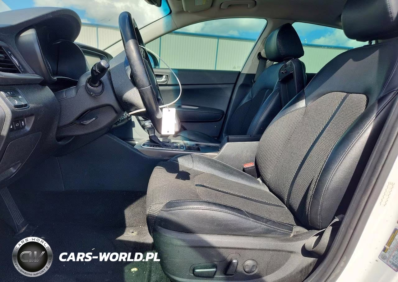 2019 Kia Optima S VIN:5XXGT4L32KG377479 - 7