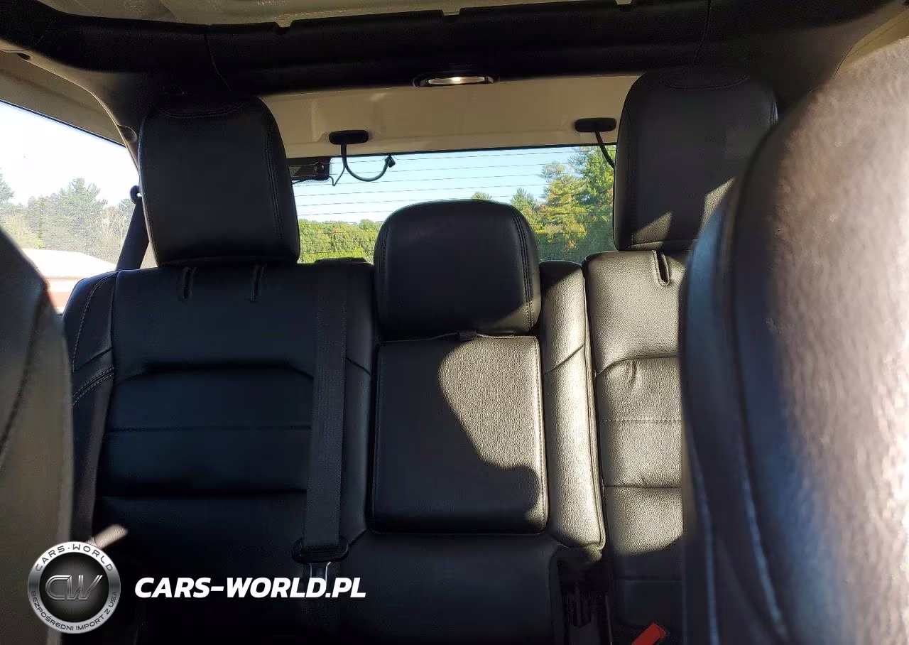 2020 Jeep Wrangler Unlimited Sahara VIN:1C4HJXEN9LW120345 - 10