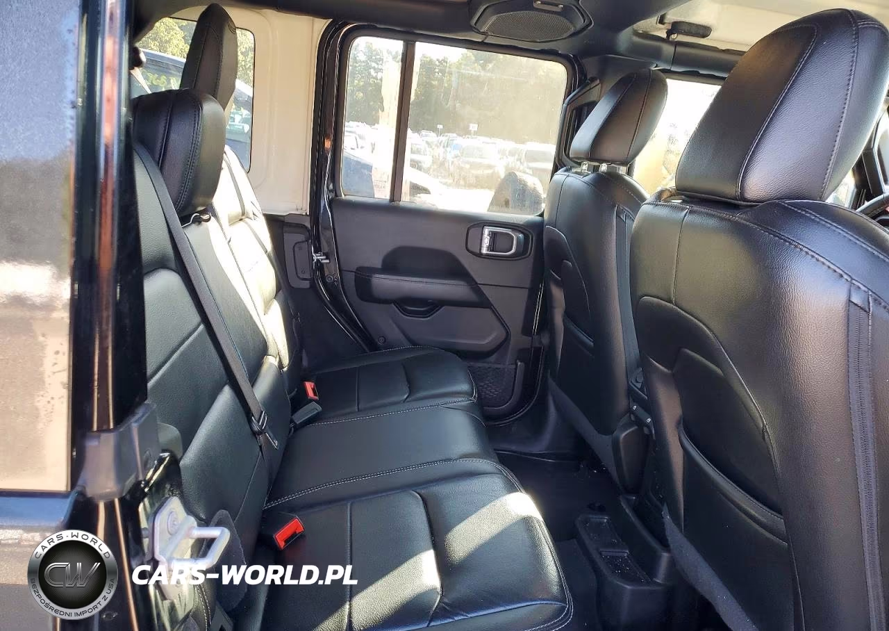 2020 Jeep Wrangler Unlimited Sahara VIN:1C4HJXEN9LW120345 - 11