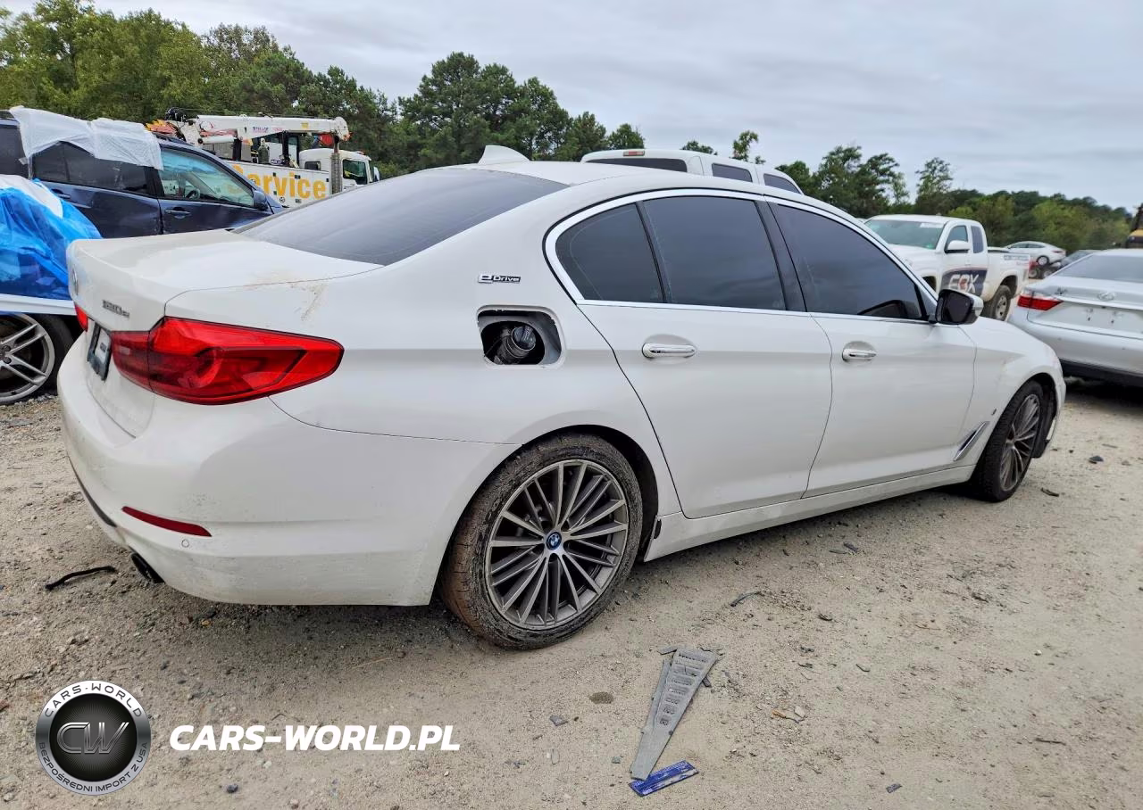2018 BMW 530Xe VIN:WBAJB1C50JB374431 - 3