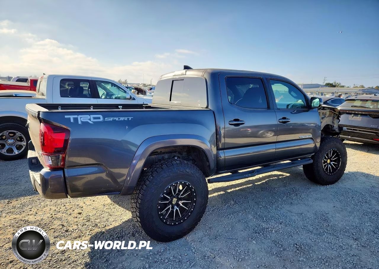 2018 Toyota Tacoma Trd Sport VIN:3TMAZ5CNXJM056069 - 3