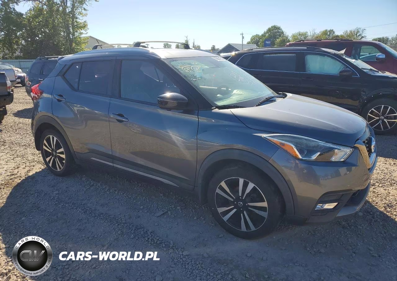 2019 Nissan Kicks Sr VIN:3N1CP5CU5KL545317 - 4
