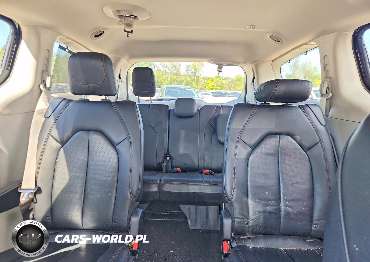 2020 Chrysler Pacifica Touring L VIN:2C4RC1BG6LR210191 - 10
