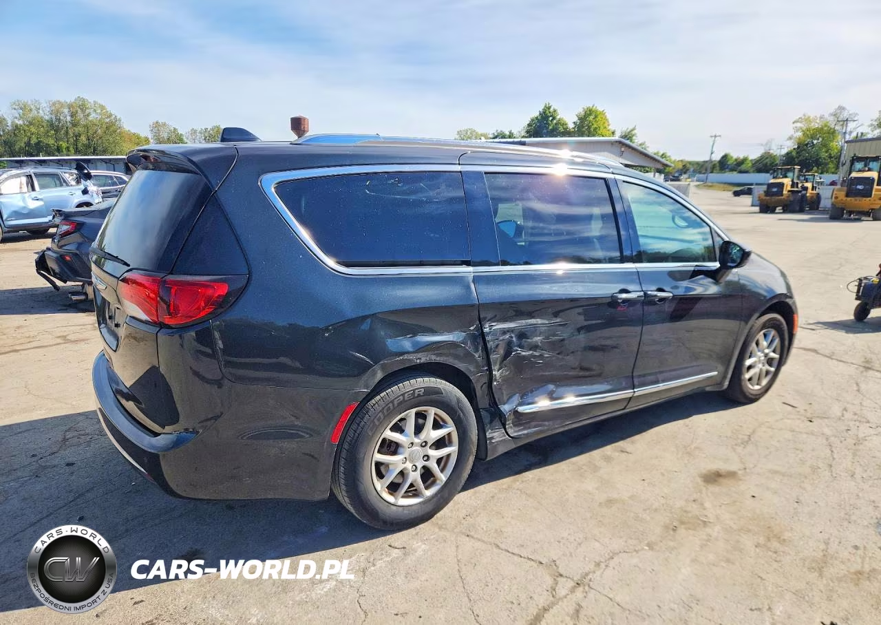 2020 Chrysler Pacifica Touring L VIN:2C4RC1BG6LR210191 - 3