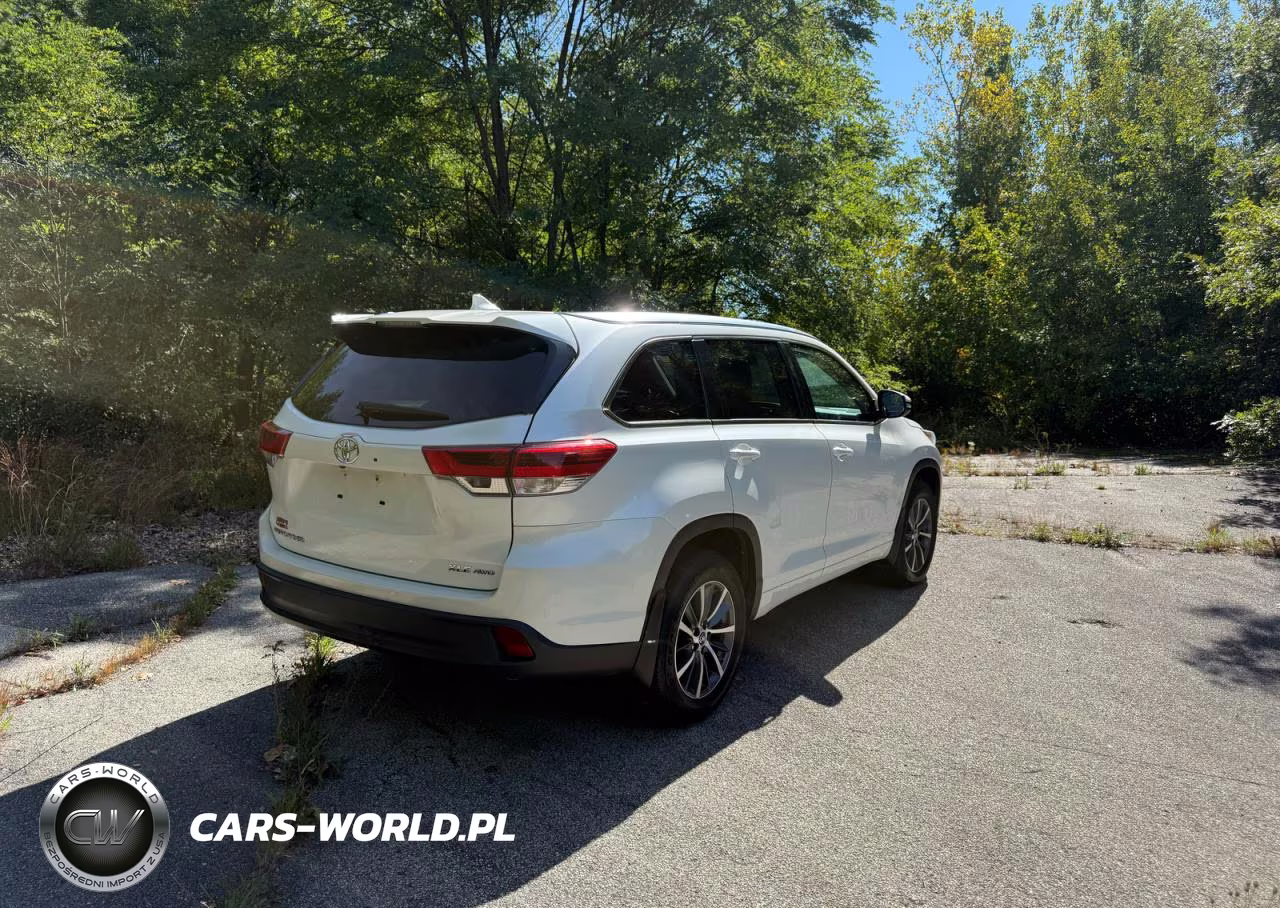2018 Toyota Highlander Xle VIN:5TDJZRFH4JS824092 - 4