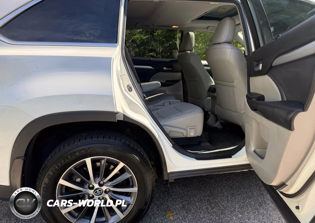 2018 Toyota Highlander Xle VIN:5TDJZRFH4JS824092 - 6