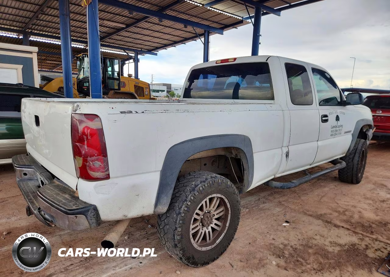 2003 Chevrolet Silverado C2500 Heavy Duty VIN:1GCHC29U53E261191 - 3