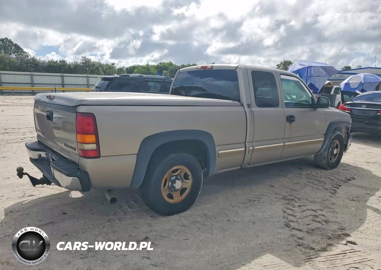 2002 Chevrolet Silverado C1500 VIN:2GCEC19V421144899 - 3