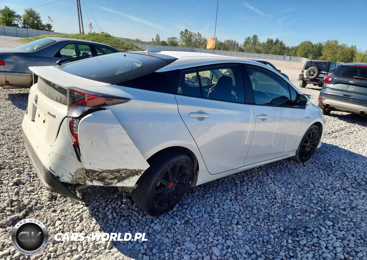 2017 Toyota Prius Three VIN:JTDKARFU6H3042431 - 3